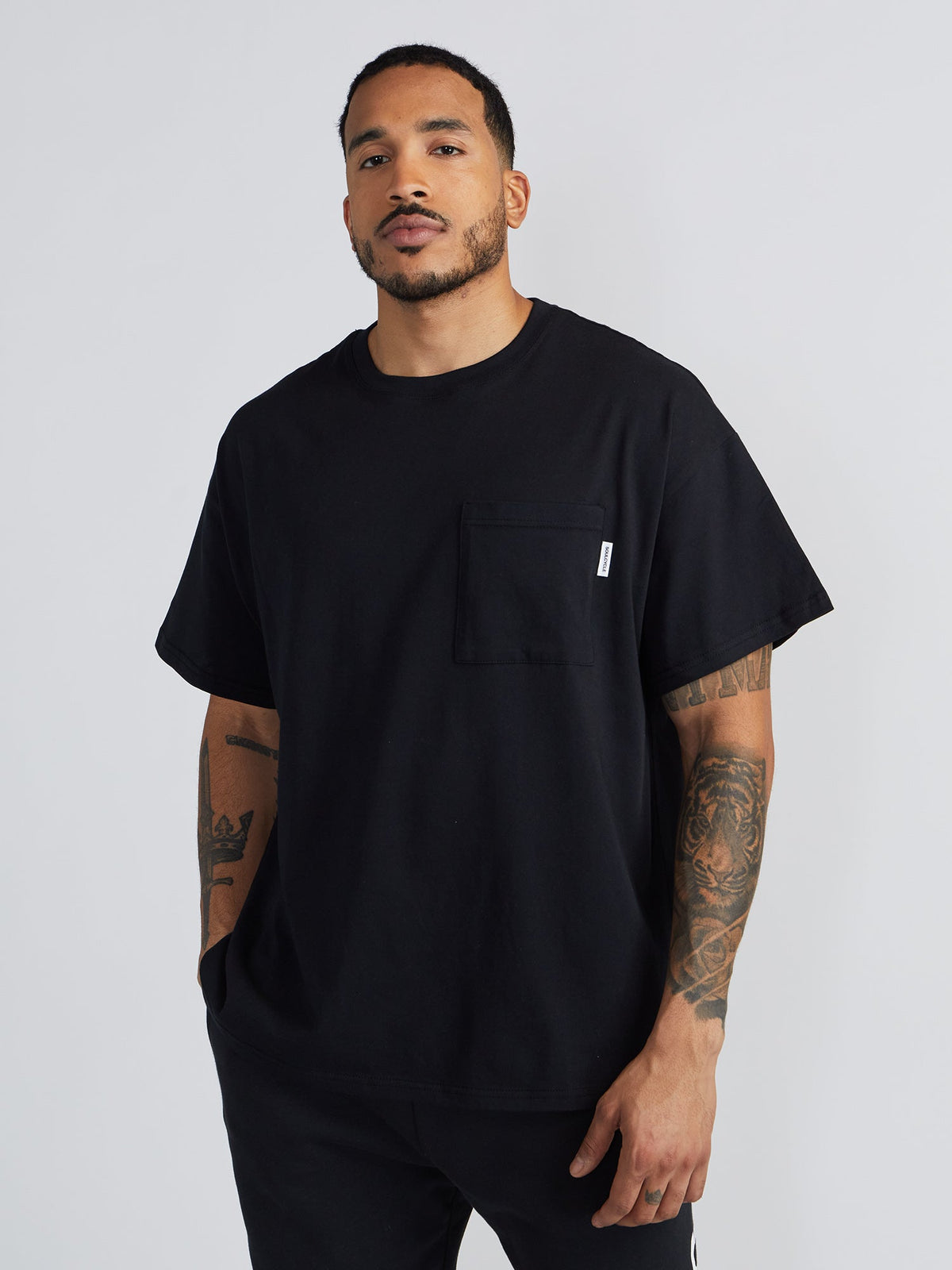 RUBY CORE BLACK POCKET TEE