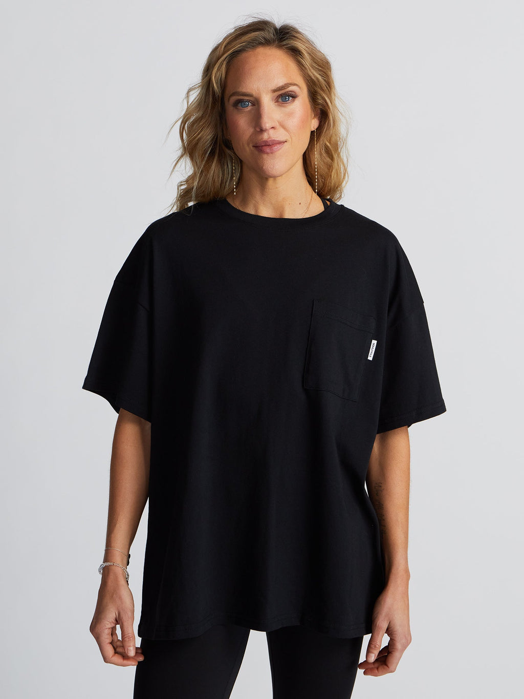 RUBY CORE BLACK POCKET TEE