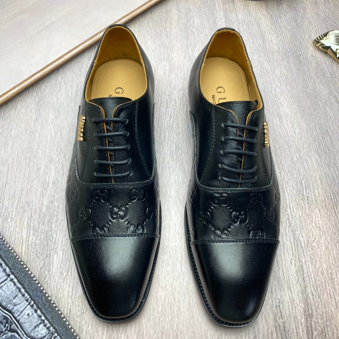Gucci Black Embossed Lace-Up Dress Shoes