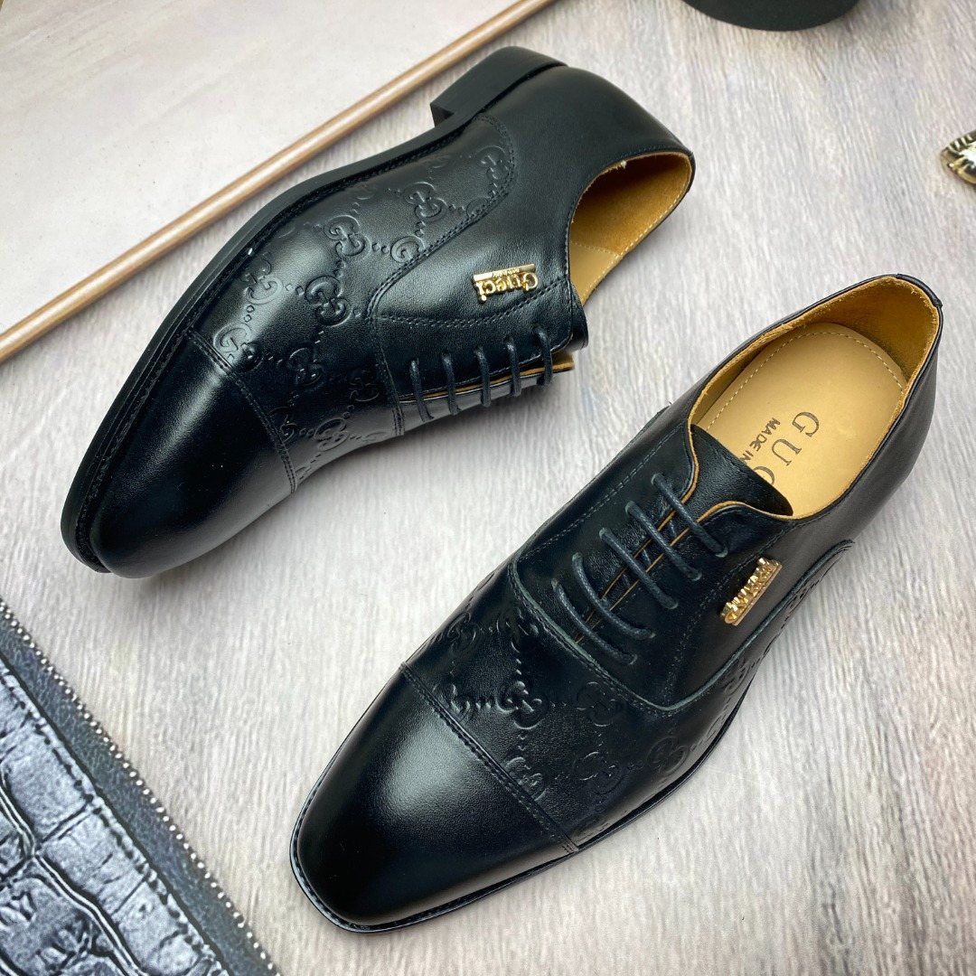 Gucci Black Embossed Lace-Up Dress Shoes
