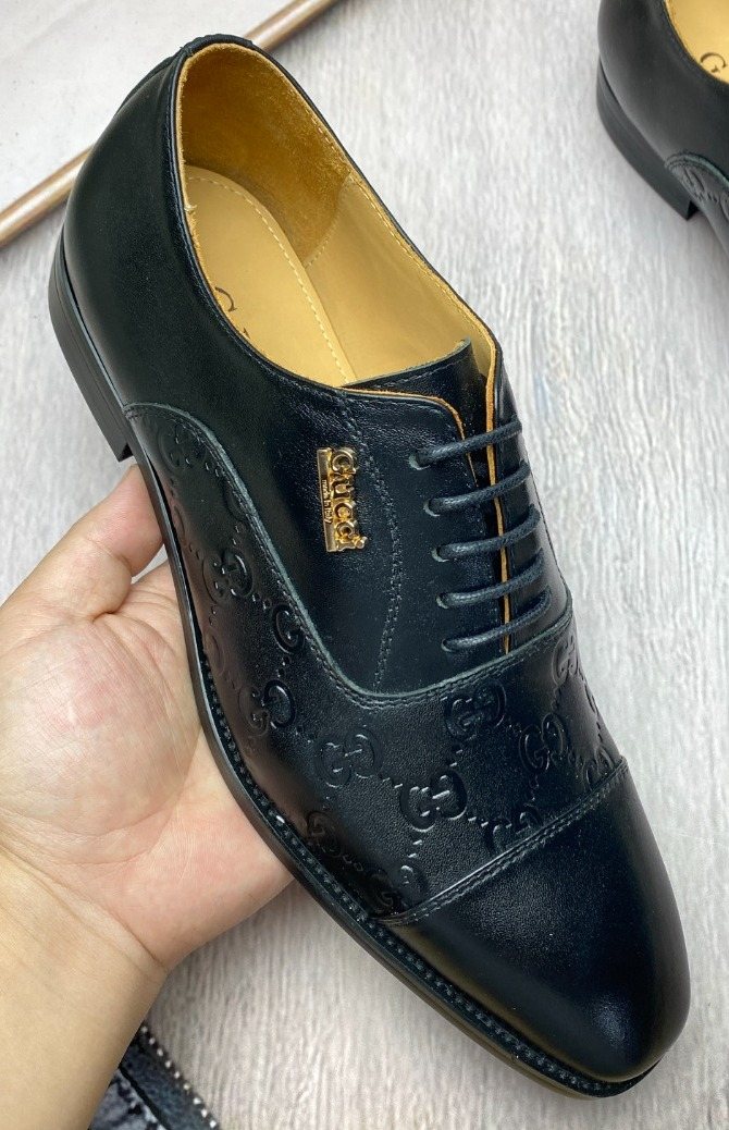 Gucci Black Embossed Lace-Up Dress Shoes
