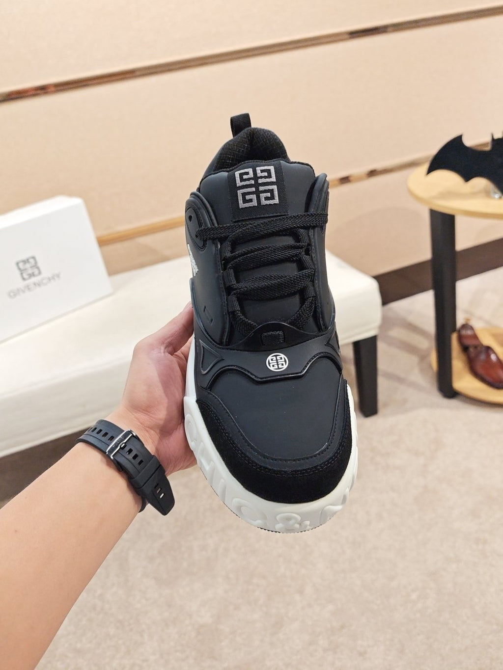 Givenchy Logo Low-Top Sneakers