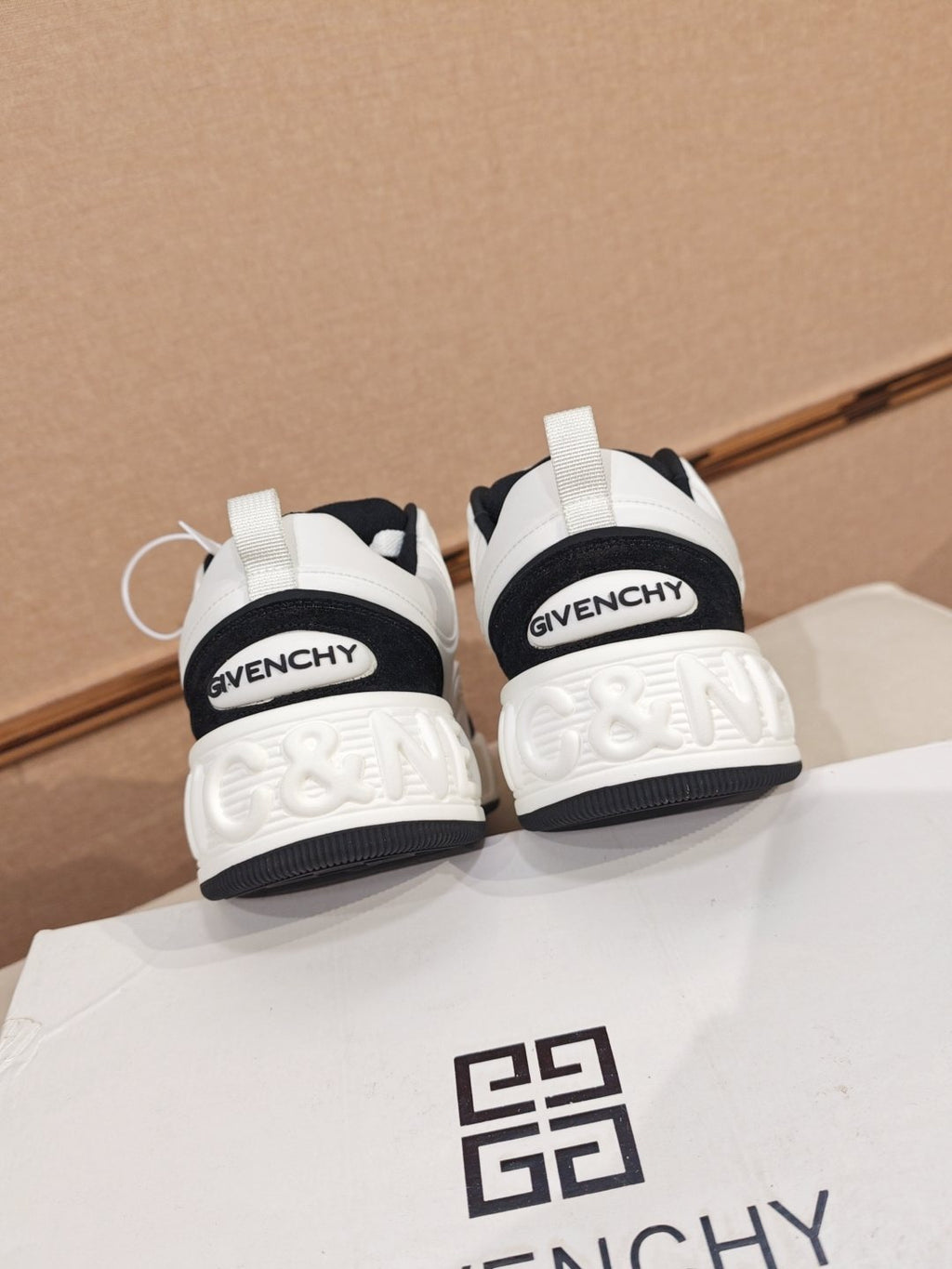 Givenchy Logo Low-Top Sneakers