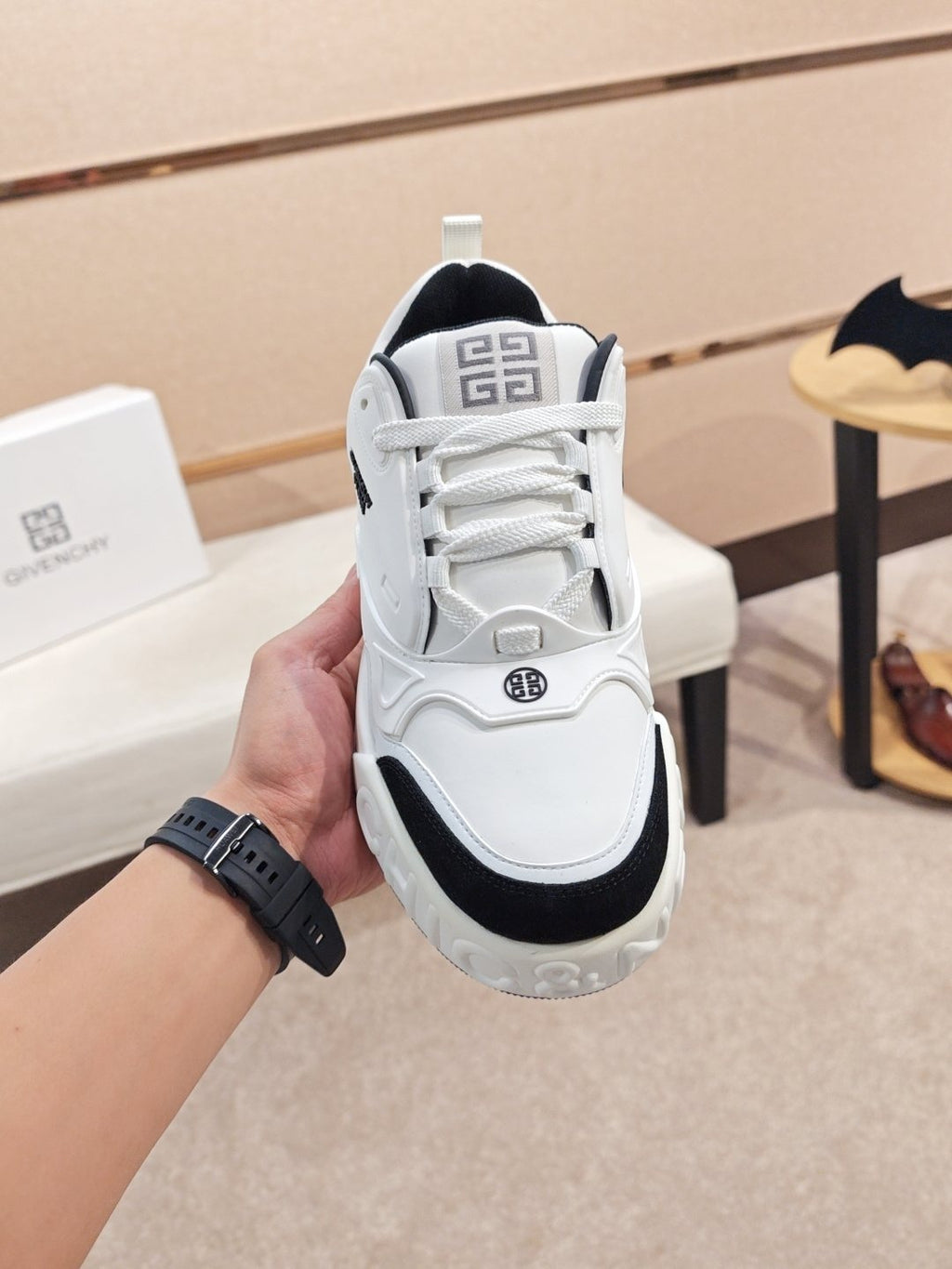 Givenchy Logo Low-Top Sneakers